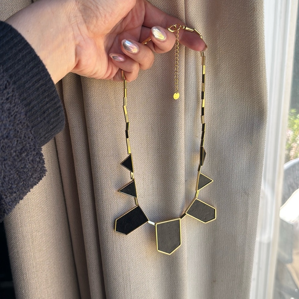 House of Harlow necklace gold and black. Excellent condition